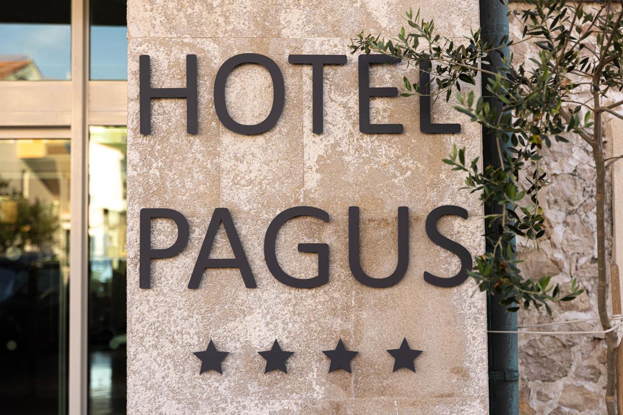 Family Hotel Pagus Pag Town Zewnętrze zdjęcie